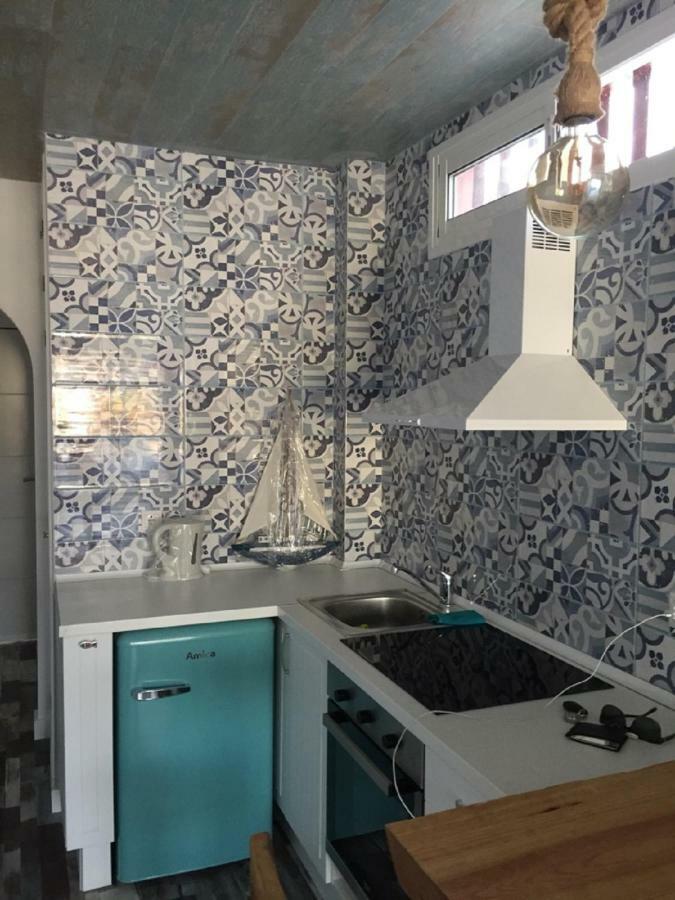 Village Island Heights Адехе Экстерьер фото